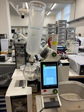 BUCHI Rotavapor R-300 EL Rotary Evaporator with B-300 Base Heating Bath and V-300 Vacuum Pump (Tested)