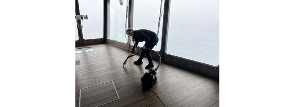 RECETOX: Revealing hidden chemicals at sea: Dust collection with a vacuum cleaner.