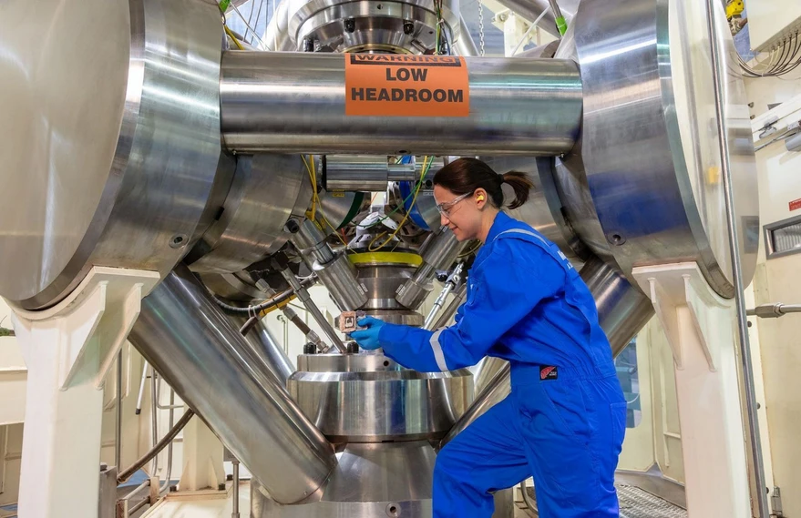 IOCB Prague: The apparatus in which the luminescent nanodiamonds were prepared.